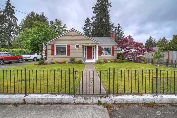 photo 2: 135 Dora Avenue, Bremerton WA 98312