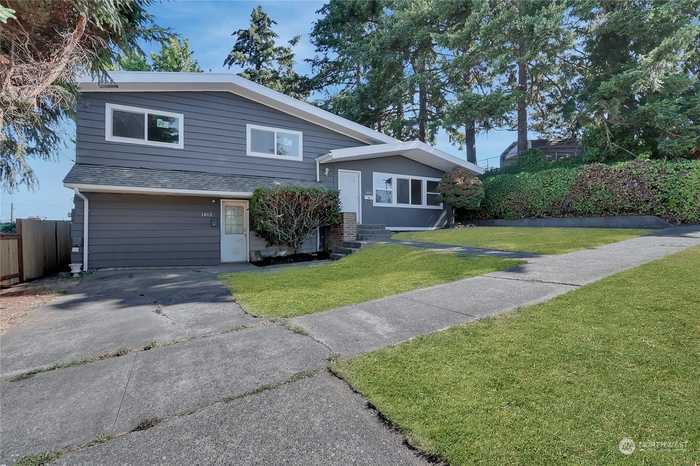 photo 2: 1813 S 36th Street, Tacoma WA 98408