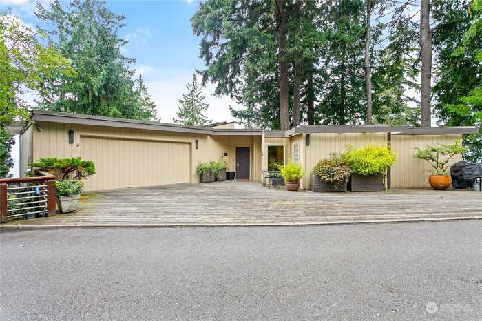 photo 1: 304 Morey Avenue, Bellingham WA 98225