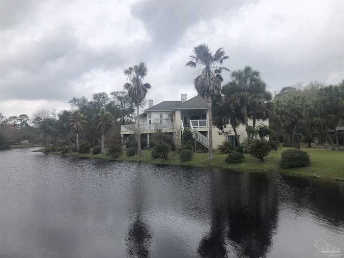 photo 2: 7208 Bayshore Dr, Milton FL 32583