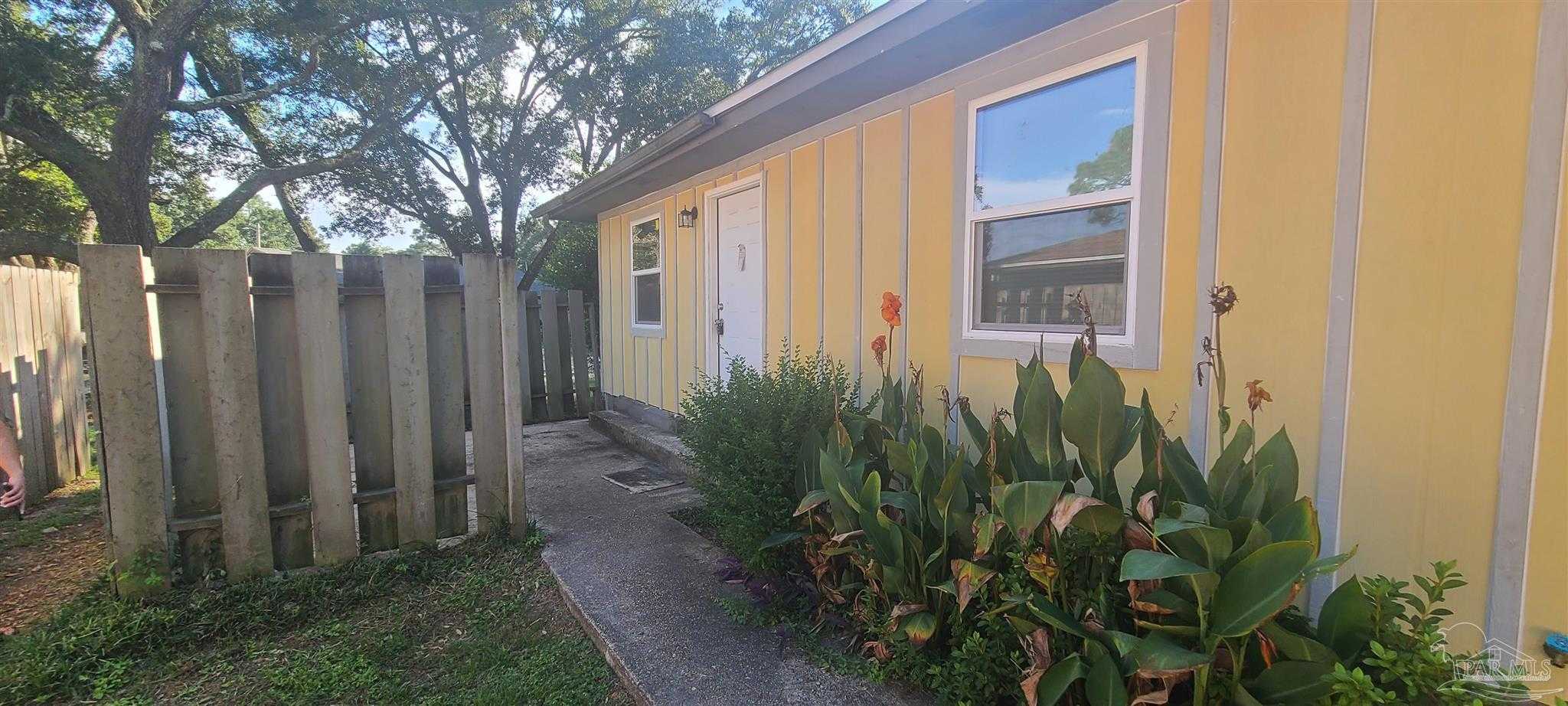 photo 1: 1365 Toni St, Pensacola FL 32504