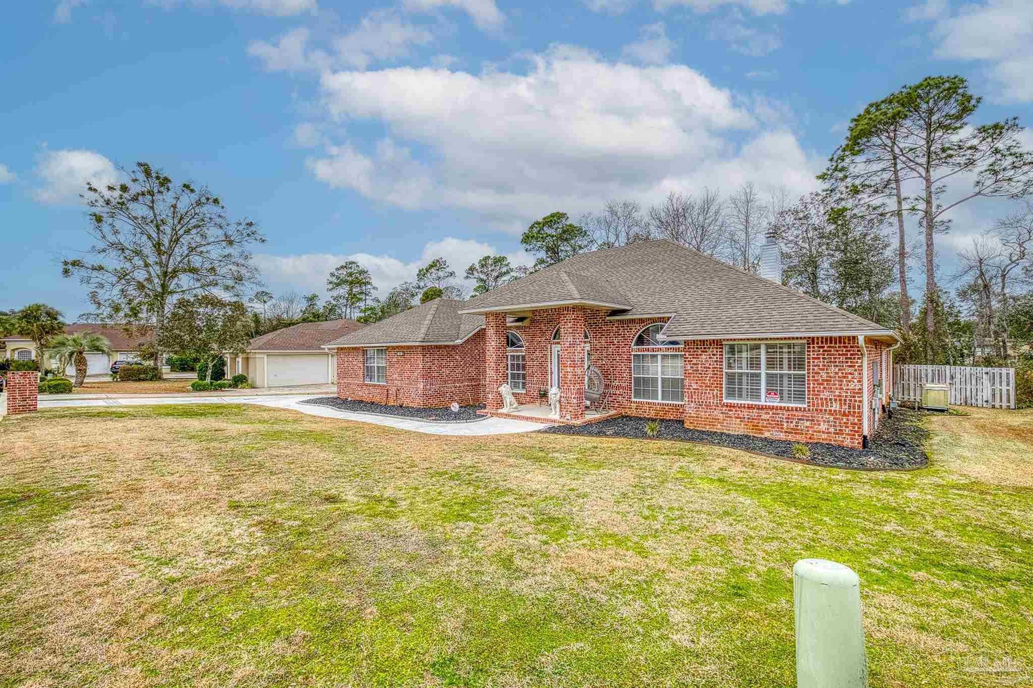 photo 2: 2067 Juno Cir, Pensacola FL 32526