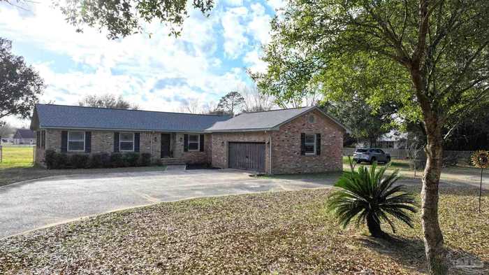 photo 2: 9867 Heather Dr, Cantonment FL 32533