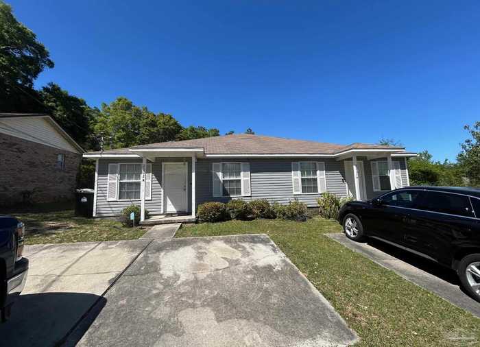 photo 1: 2002 Wyatt Dr, Pensacola FL 32514