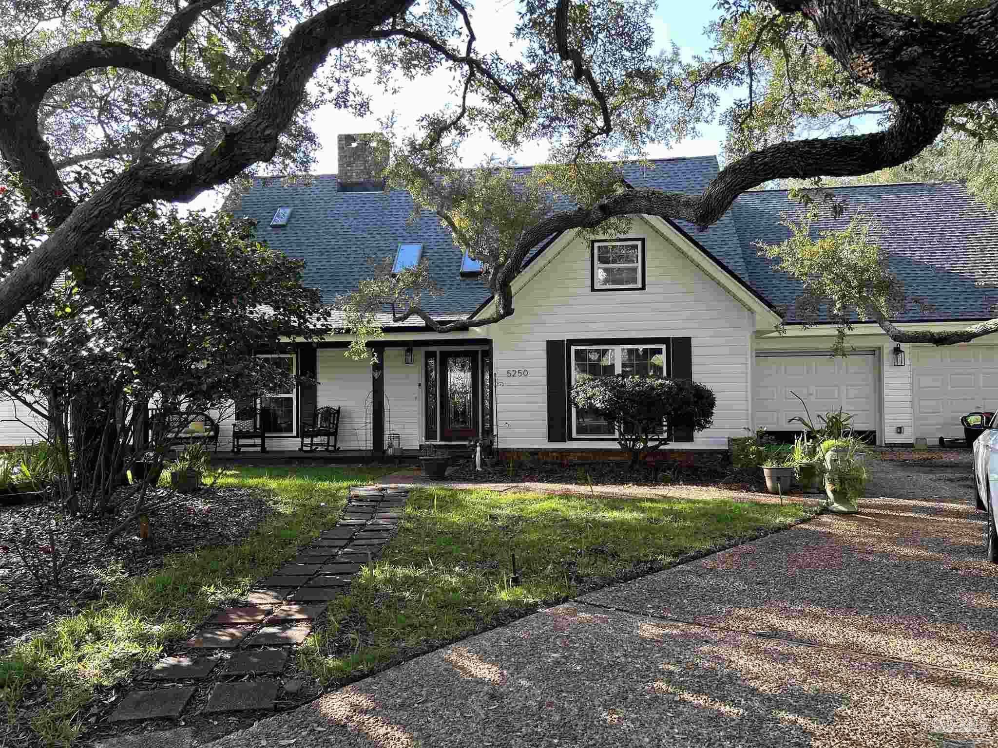 photo 1: 5250 Pale Moon Dr, Pensacola FL 32507