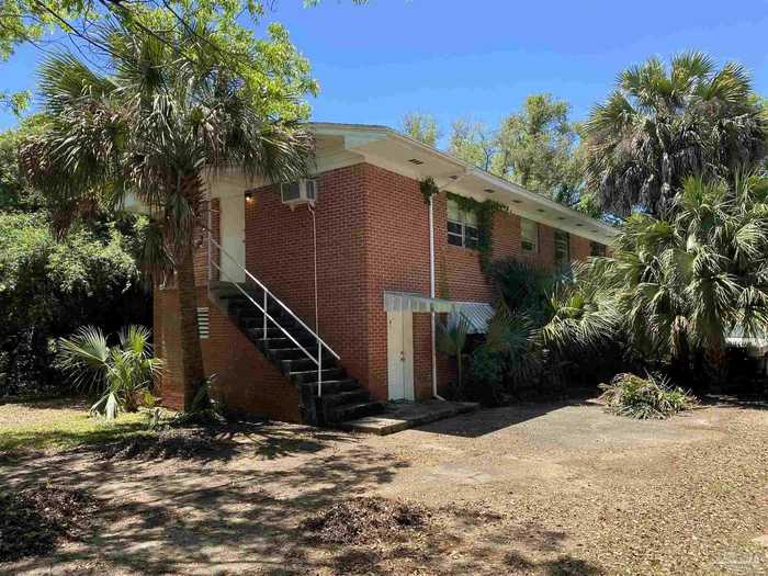 photo 1: 122 Celeste Pl, Pensacola FL 32505