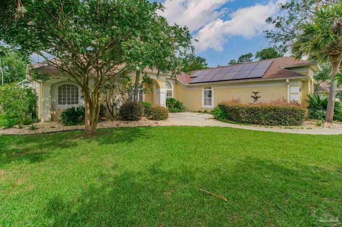 photo 2: 2059 Juno Cir, Pensacola FL 32526