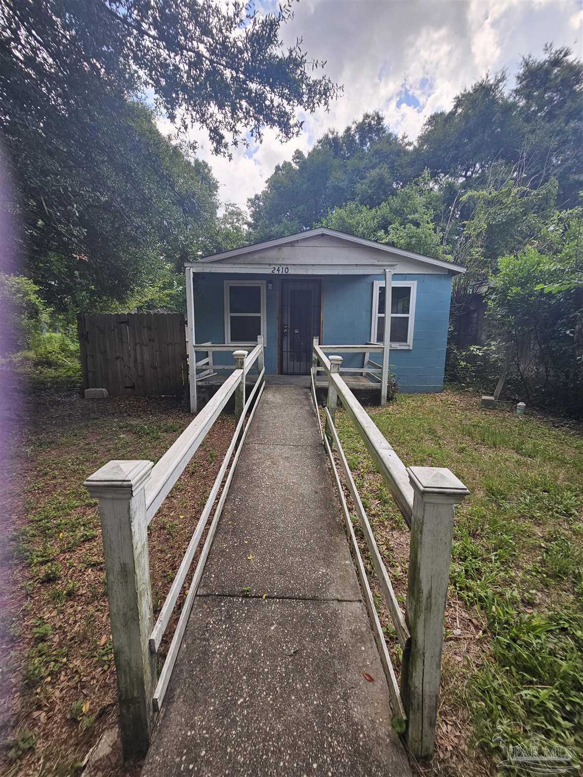 photo 2: 2410 N Baylen St, Pensacola FL 32501