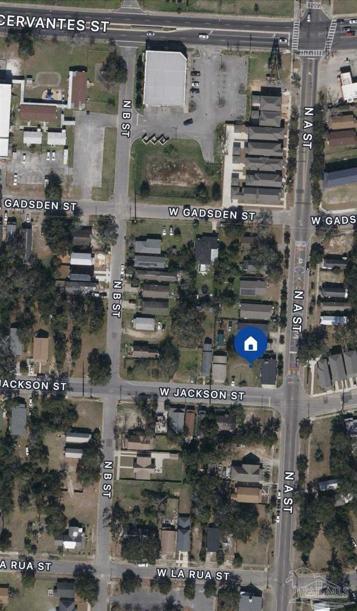 photo 1: 704 W Jackson St, Pensacola FL 32501