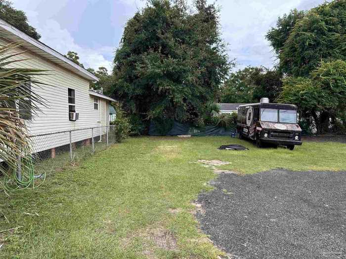 photo 1: 706 W Jackson St, Pensacola FL 32501