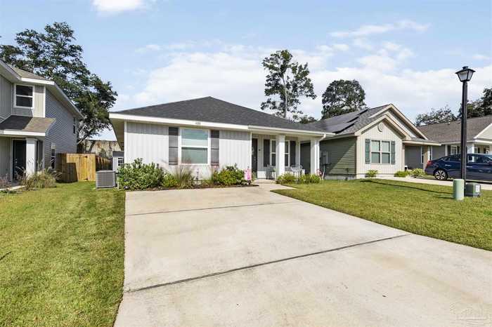 photo 1: 400 Hilburn Ln, Pensacola FL 32504