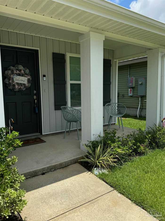 photo 2: 400 Hilburn Ln, Pensacola FL 32504