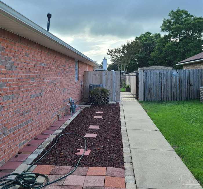 photo 2: 8381 Untreiner Ave, Pensacola FL 32534