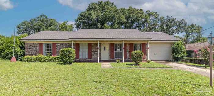 photo 1: 4930 Catalina Cir, Pensacola FL 32506