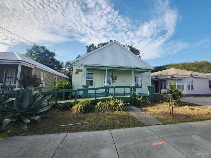 photo 1: 108 E Belmont St, Pensacola FL 32501