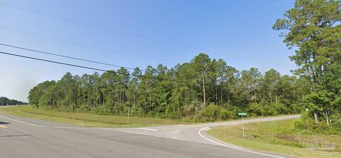 photo 2: 8 Nowling Dr, Milton FL 32583