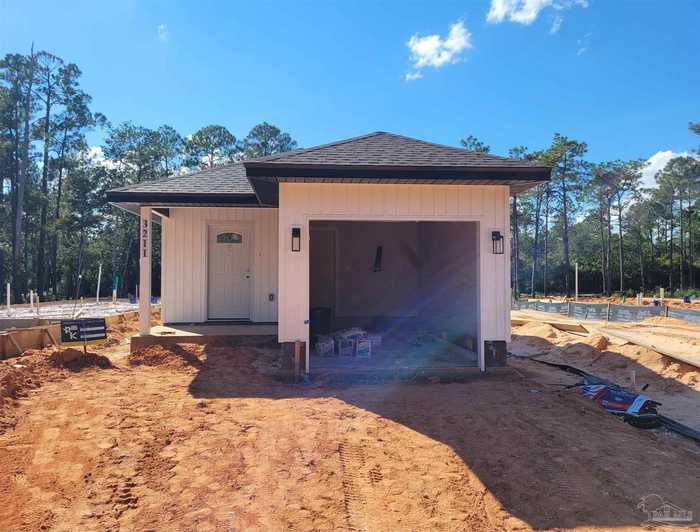 photo 1: 3211 Damon Dr, Milton FL 32583