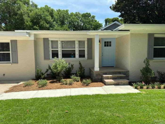 photo 1: 228 Cordoba St, Gulf Breeze FL 32561