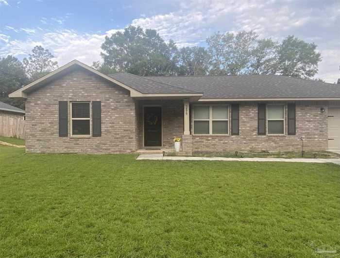 photo 1: 5479 Russell Dr, Milton FL 32570