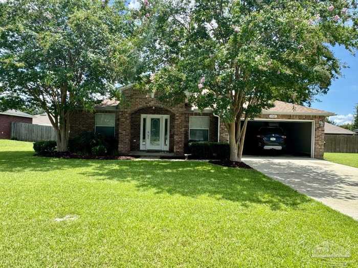 photo 2: 5249 Dalton Cir, Milton FL 32570