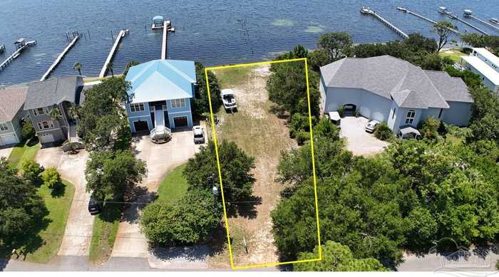 photo 1: 2959 Bay St, Gulf Breeze FL 32563