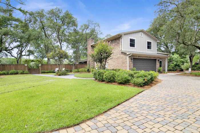 photo 2: 3625 Seratine Ct, Pensacola FL 32506