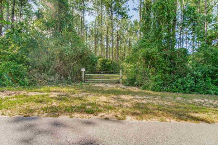 photo 2: 7085 Springhill Rd, Milton FL 32570