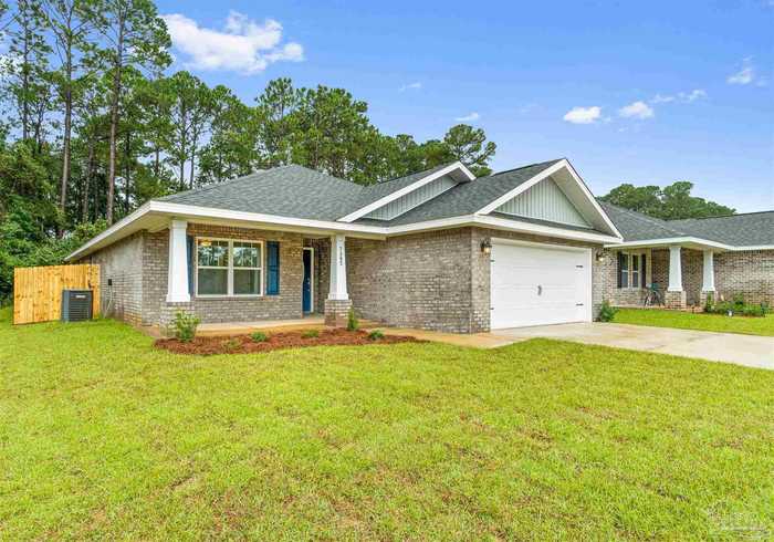 photo 2: 8552 La Salle Dr, Milton FL 32583