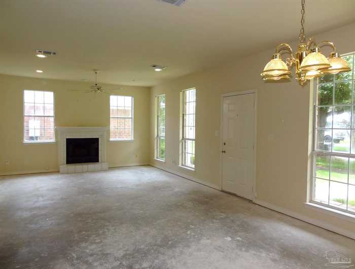 photo 2: 1141 E Blount St, Pensacola FL 32503