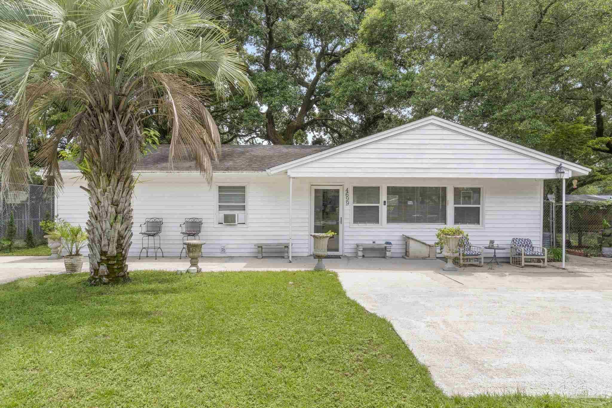 photo 1: 4699 Kimberly Dr, Pensacola FL 32526