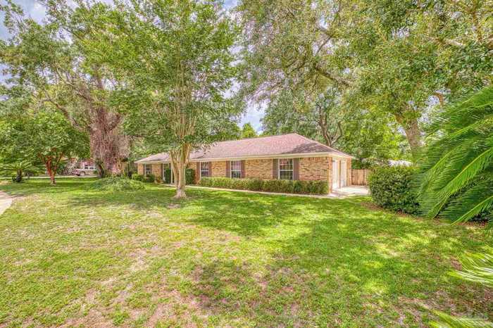 photo 2: 4900 Woodcliff Dr, Pensacola FL 32504