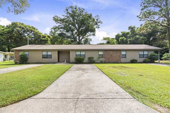 photo 1: 4 Clyde St, Pensacola FL 32503