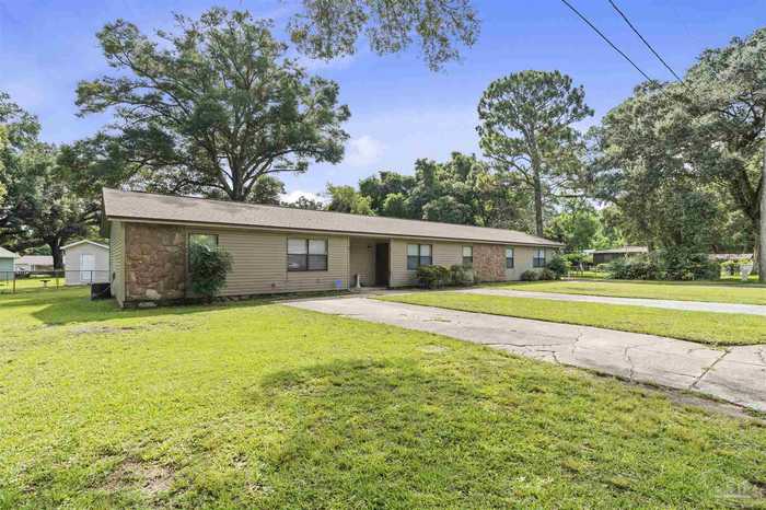 photo 2: 4 Clyde St, Pensacola FL 32503