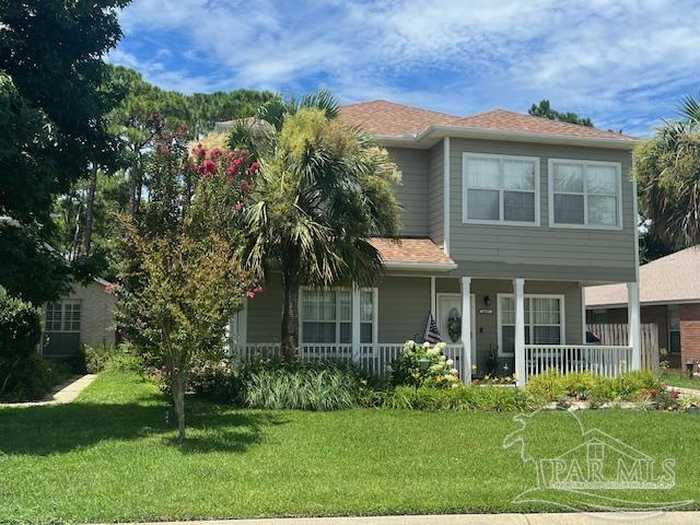 photo 1: 4637 Isles Dr, Pensacola FL 32507