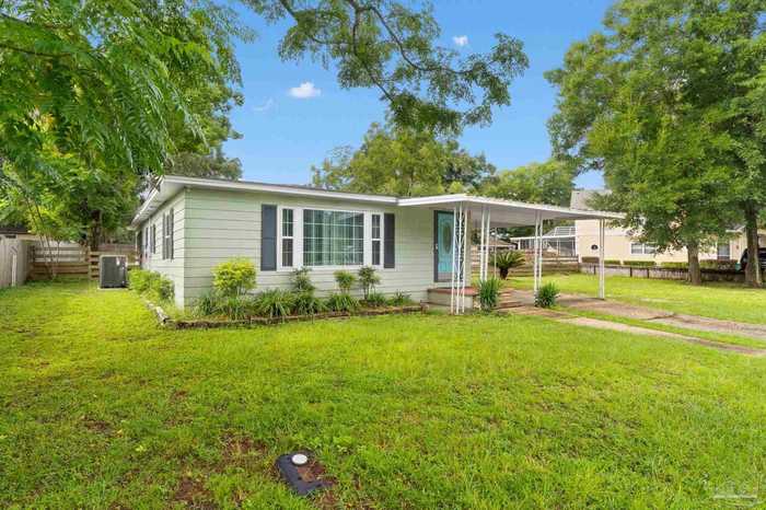 photo 1: 605 Nix Rd, Pensacola FL 32506