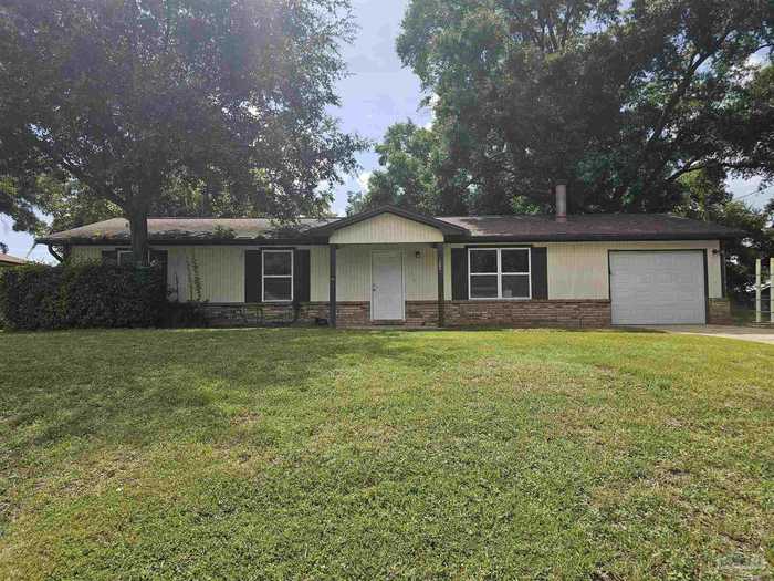 photo 1: 6657 Bellview Pines Rd, Pensacola FL 32526