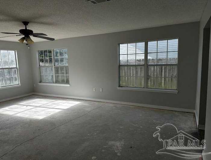 photo 2: 6355 Cottage Woods Dr, Milton FL 32570