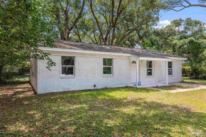 photo 2: 5665 Gainswood Ct, Pensacola FL 32526