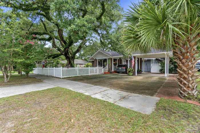 photo 2: 1020 E Brainerd St, Pensacola FL 32503