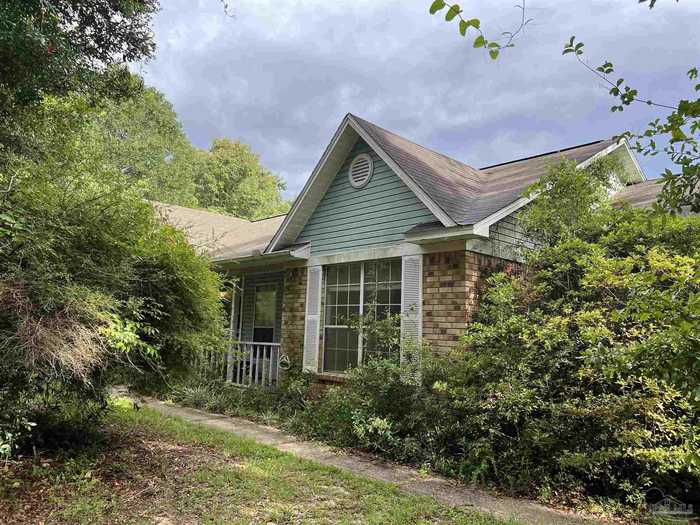 photo 1: 7030 Bridlewood Ln, Pensacola FL 32526