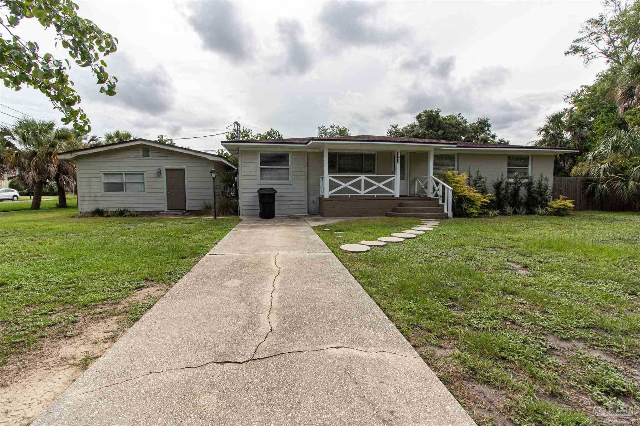 photo 2: 701 N 18th Ave, Pensacola FL 32501