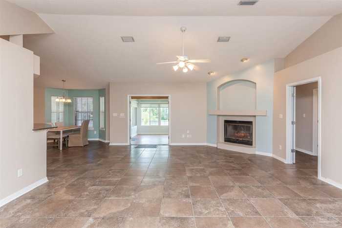 photo 2: 1048 Chandelle Lake Dr, Pensacola FL 32507