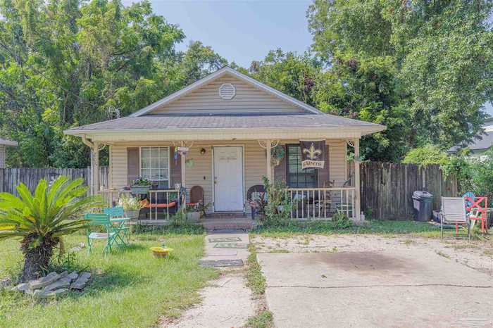 photo 1: 805 W Strong St, Pensacola FL 32501