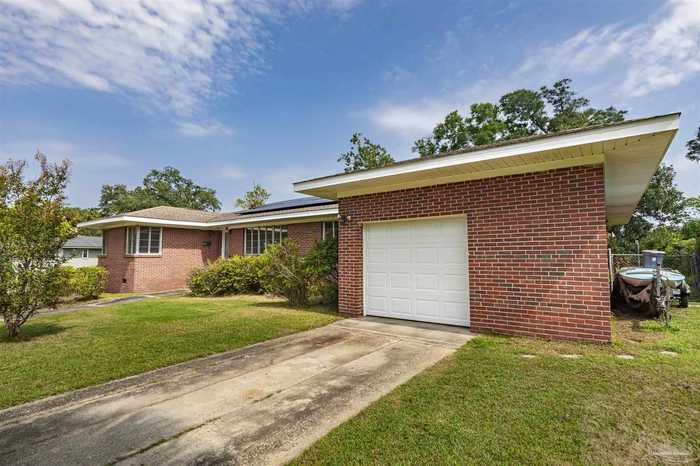 photo 2: 604 W Blount St, Pensacola FL 32501