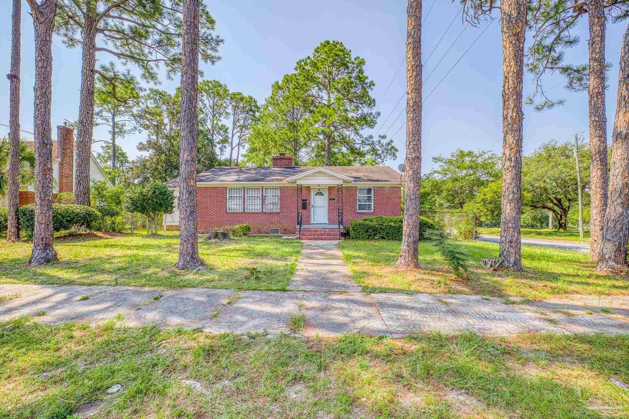 photo 2: 835 W Moreno St, Pensacola FL 32501