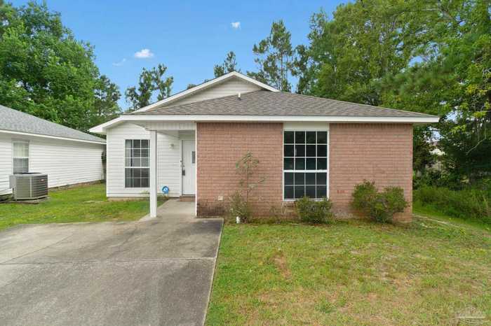 photo 1: 8943 Forest Oak Dr, Pensacola FL 32506