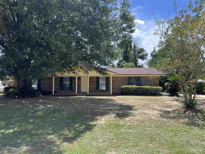 photo 1: 2161 Cliffbrook Cir, Pensacola FL 32526