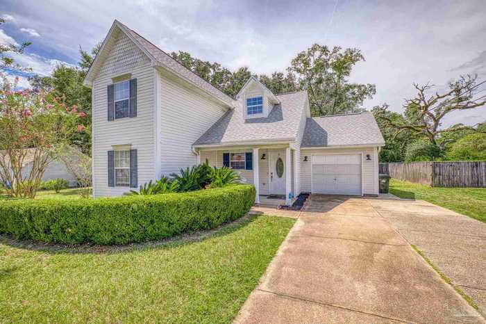 photo 1: 319 Robinhood Ln, Pensacola FL 32526