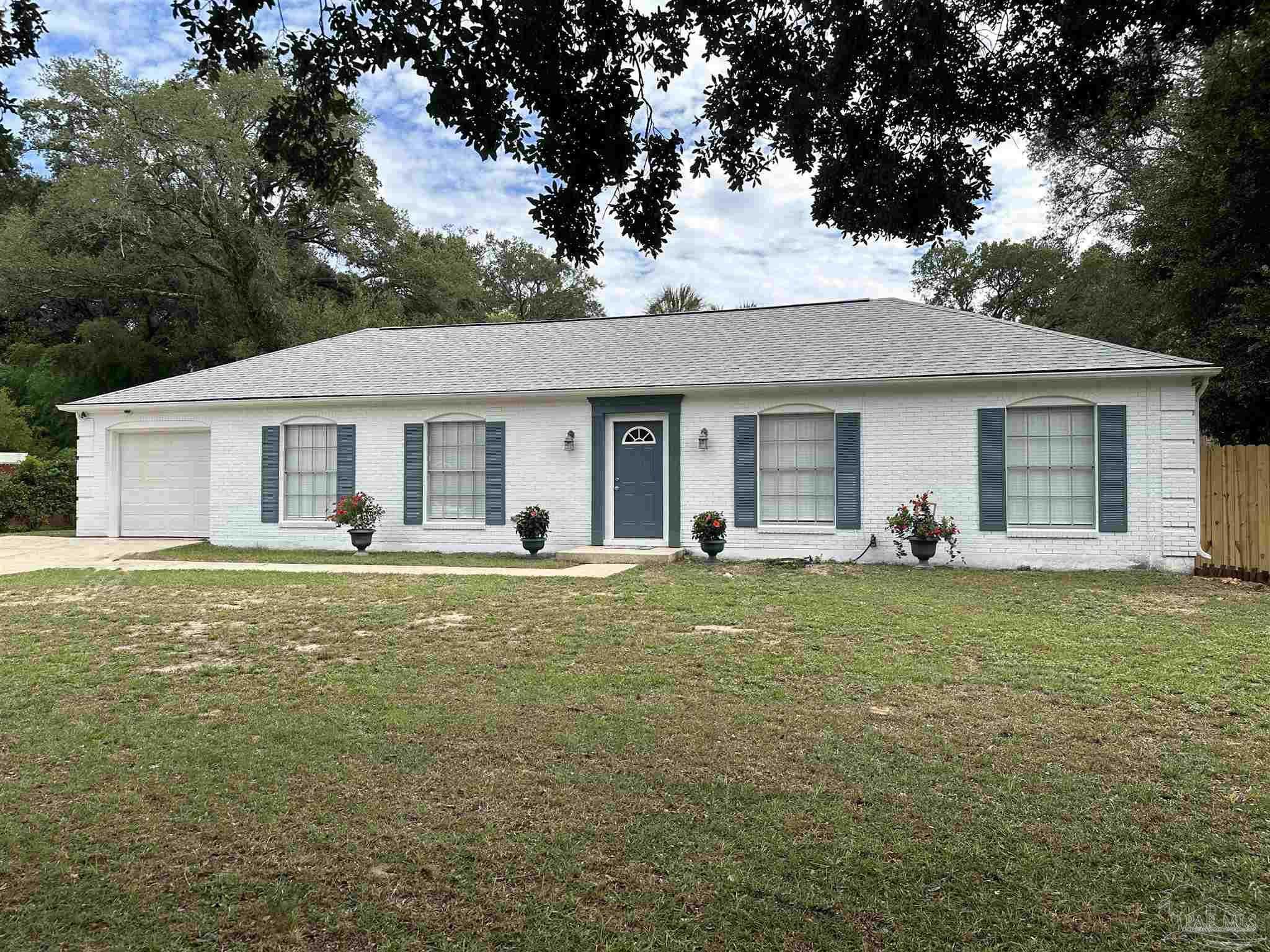 photo 1: 6827 Stonehenge Cir, Pensacola FL 32506