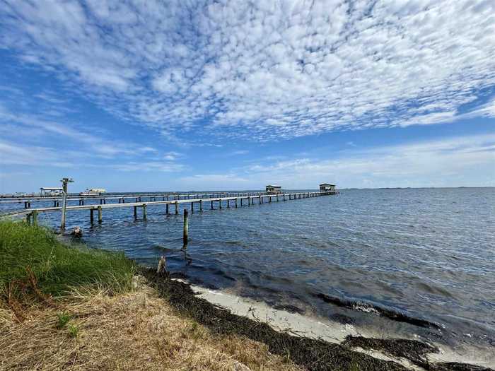 photo 1: 4991 Soundside Dr, Gulf Breeze FL 32563